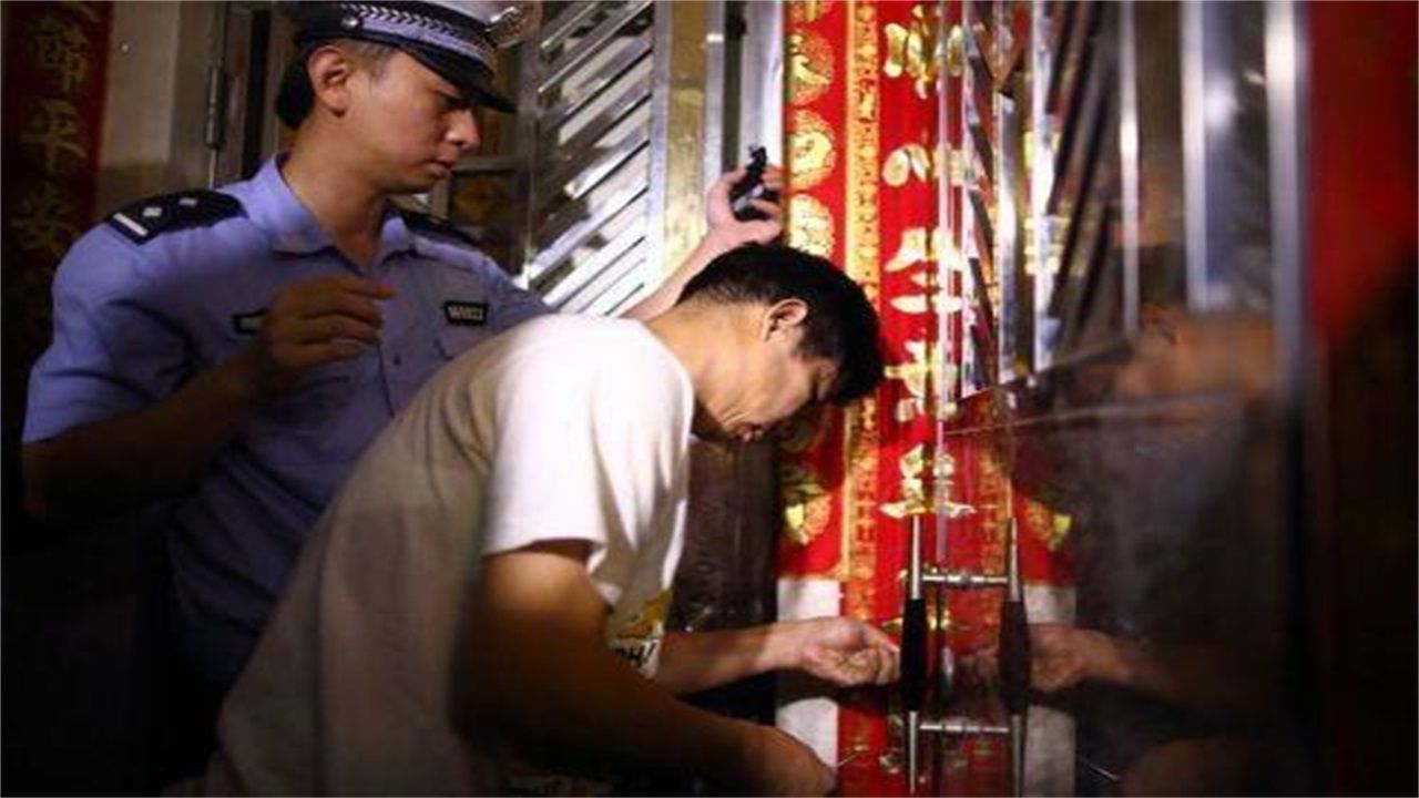 盘锦请开锁师傅开了锁后，师傅为什么一般都不进门，就算主人请也不进去？